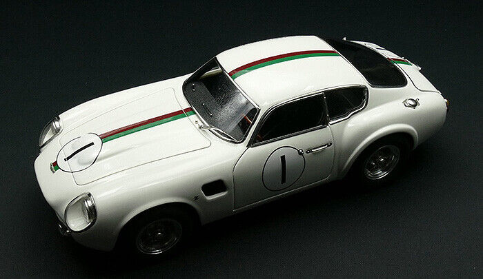 1:18 CMC 1961 Aston Martin DB4 Zagato LeMans #1 Kerguen Dewez CMC139