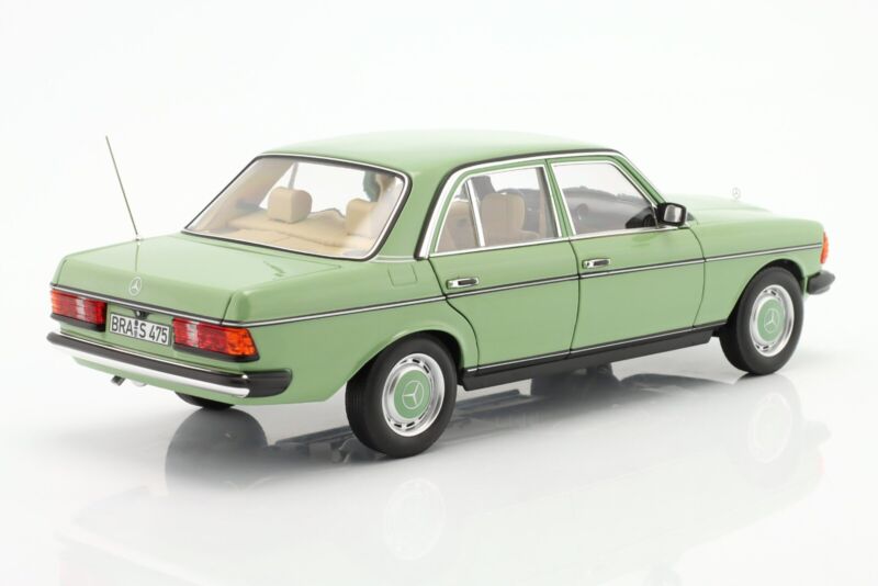 MERCEDES-BENZ 200 (W123) 1982 Light Green - 1/18 - NOREV