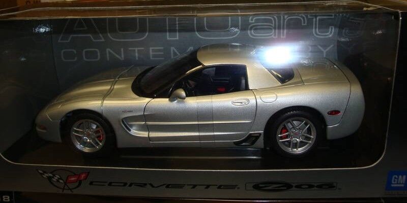 2001 CHEVROLET CORVETTE Z06 C5 SEBRING SILVER by AUTOart 1/18