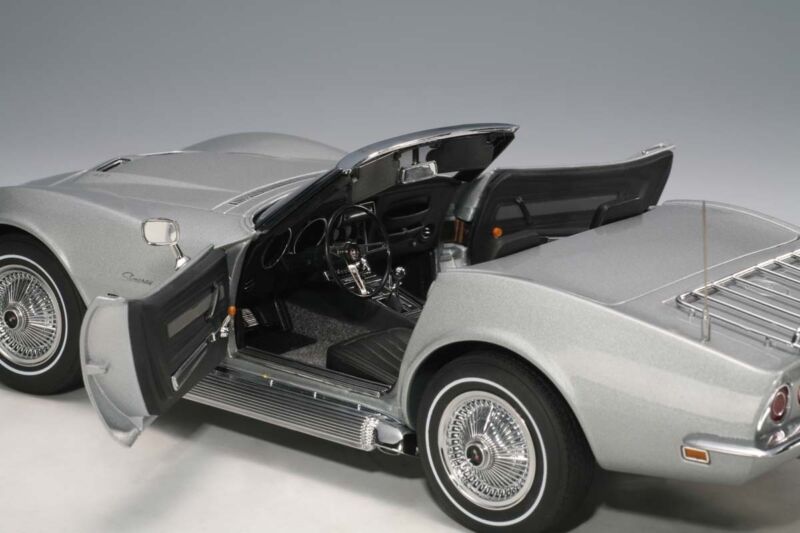 1969 CHEVROLET CORVETTE CONVERTIBLE CORTEZ SILVER 1:18 AUTOART #71162