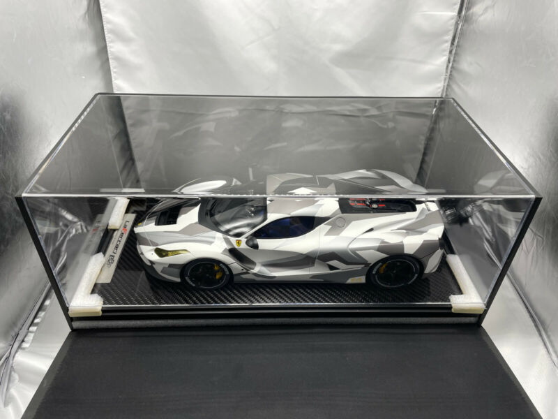 Ferrari LaFerrari Camouflage - LE 1/60 pcs BBR 1/12 Display Case