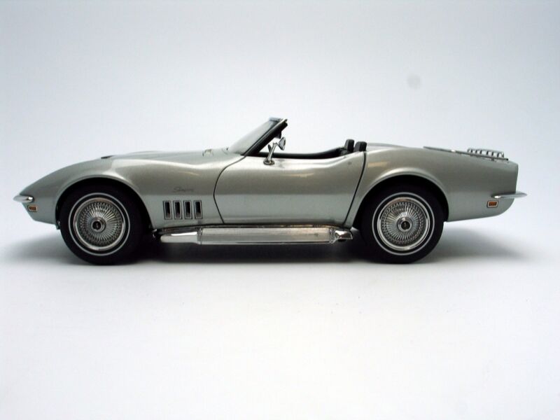 1969 CHEVROLET CORVETTE CONVERTIBLE CORTEZ SILVER 1:18 AUTOART #71162