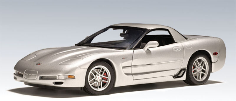 1/18 AUTOart 2001 CHEVROLET CORVETTE Z06 C5 SEBRING SILVER