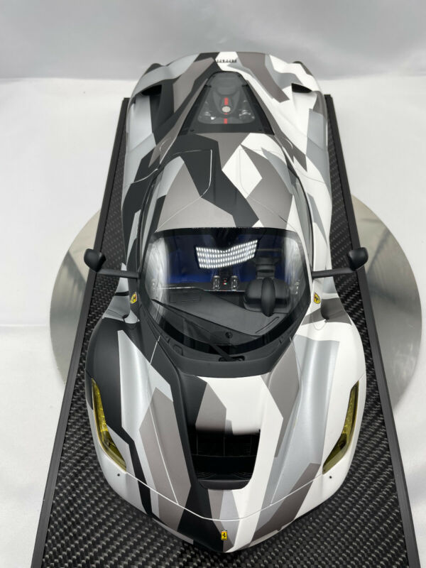 Ferrari LaFerrari Camouflage - LE 1/60 pcs BBR 1/12 Display Case