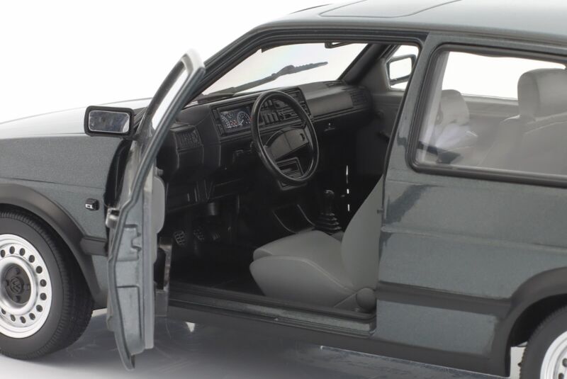 VOLKSWAGEN Golf CL 1988 Grey metallic - 1/18 - NOREV