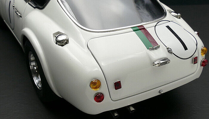 1:18 CMC 1961 Aston Martin DB4 Zagato LeMans #1 Kerguen Dewez CMC139