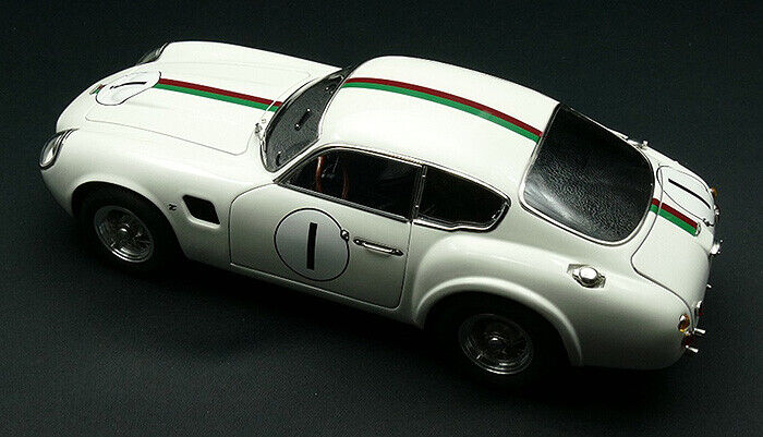 1:18 CMC 1961 Aston Martin DB4 Zagato LeMans #1 Kerguen Dewez CMC139