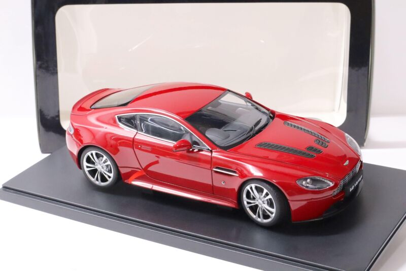 1:18 AUTOart Aston Martin V12 Vantage Coupe 2010 Red Metallic