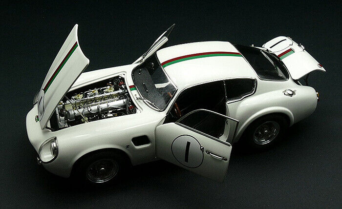 1:18 CMC 1961 Aston Martin DB4 Zagato LeMans #1 Kerguen Dewez CMC139