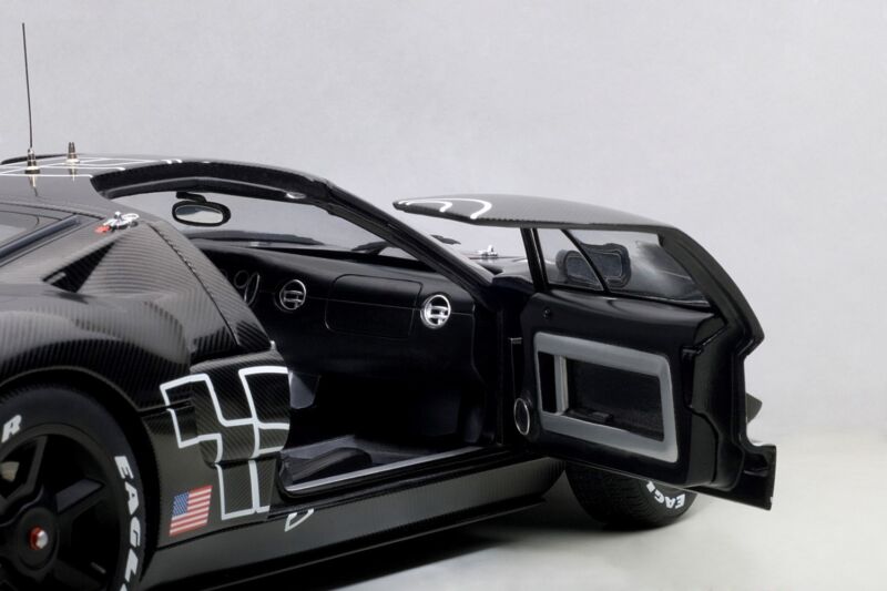 2005 FORD GT LM RACE CAR SPEC II CARBON FIBER 1:18 by AUTOart #80514