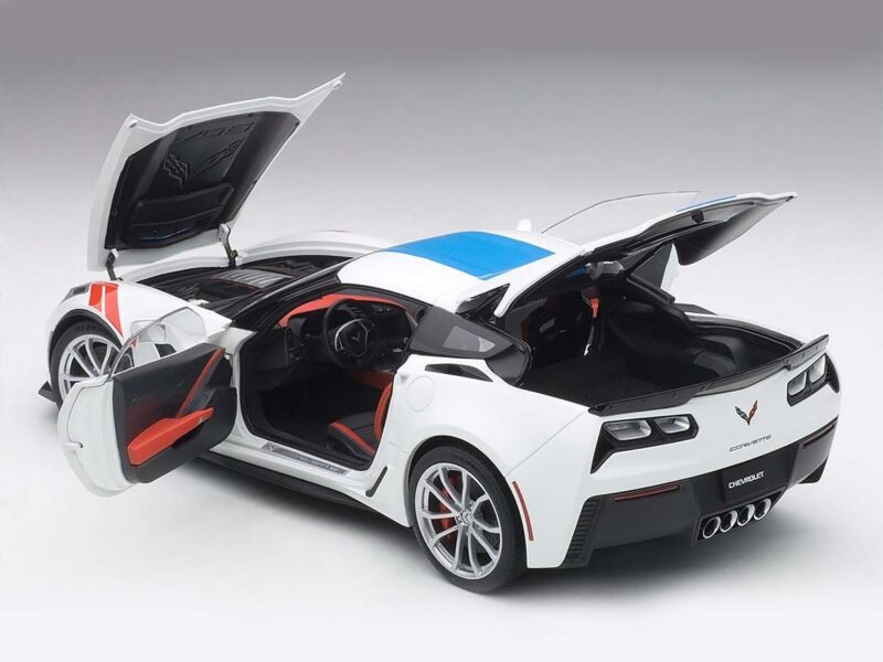 2017 CHEVROLET CORVETTE C7 GRAND SPORT WHITE BLUE STRIPE 1:18 by AUTOart 71271