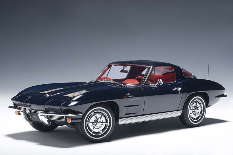 1963 CHEVROLET CORVETTE DAYTONA BLUE1:18 by AUTOart 71181