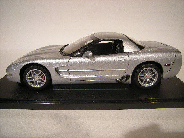 2001 CHEVROLET CORVETTE Z06 C5 SEBRING SILVER by AUTOart 1/18