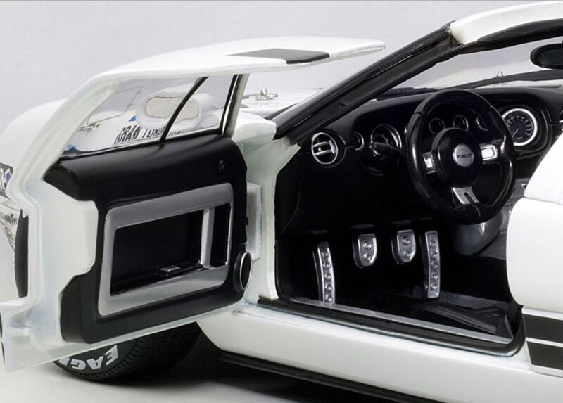 1:18 AUTOart 2005 FORD GT LM RACE CAR SPEC II Scale #80515