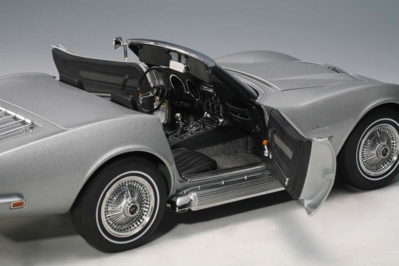 1969 CHEVROLET CORVETTE CONVERTIBLE CORTEZ SILVER 1:18 AUTOART #71162