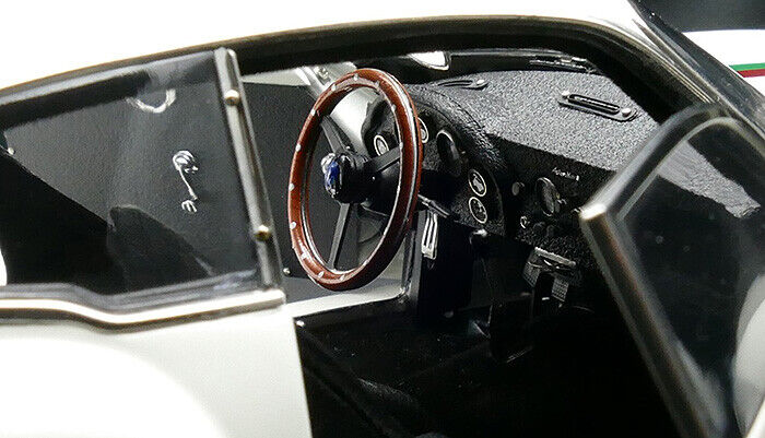 1:18 CMC 1961 Aston Martin DB4 Zagato LeMans #1 Kerguen Dewez CMC139