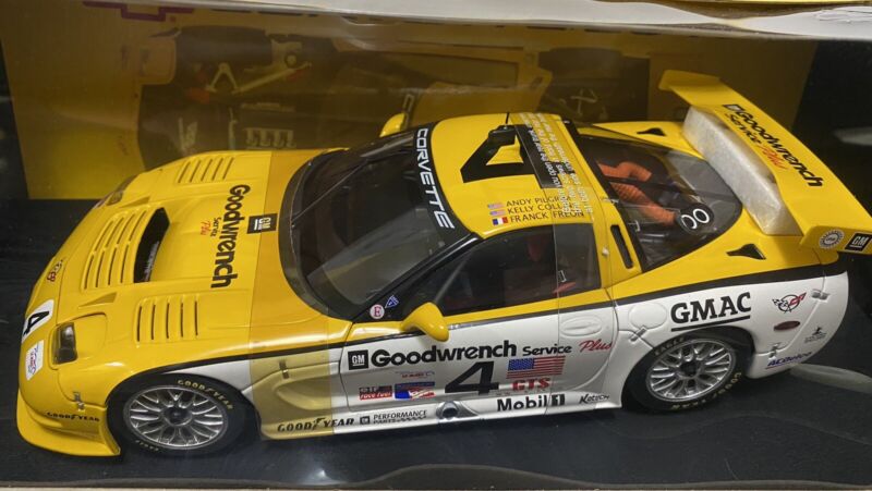1:18 Chevrolet Corvette C5-R #4 2000 ALMS