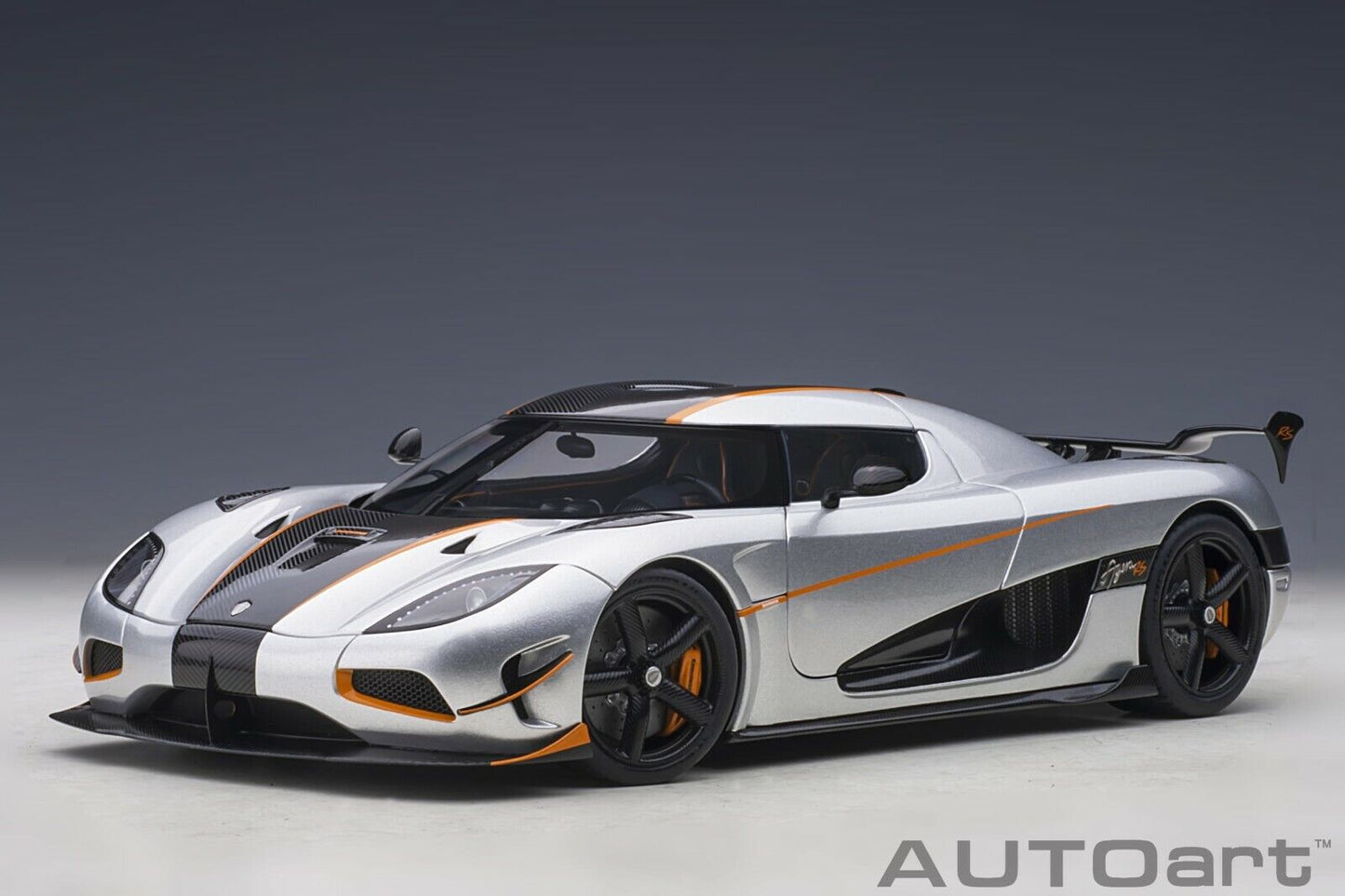 AUTOART 1:18 KOENIGSEGG AGERA RS (WHITEMOON SILVER/CARBON)