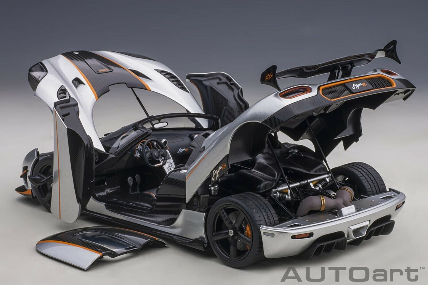 AUTOART 1:18 KOENIGSEGG AGERA RS (WHITEMOON SILVER/CARBON)