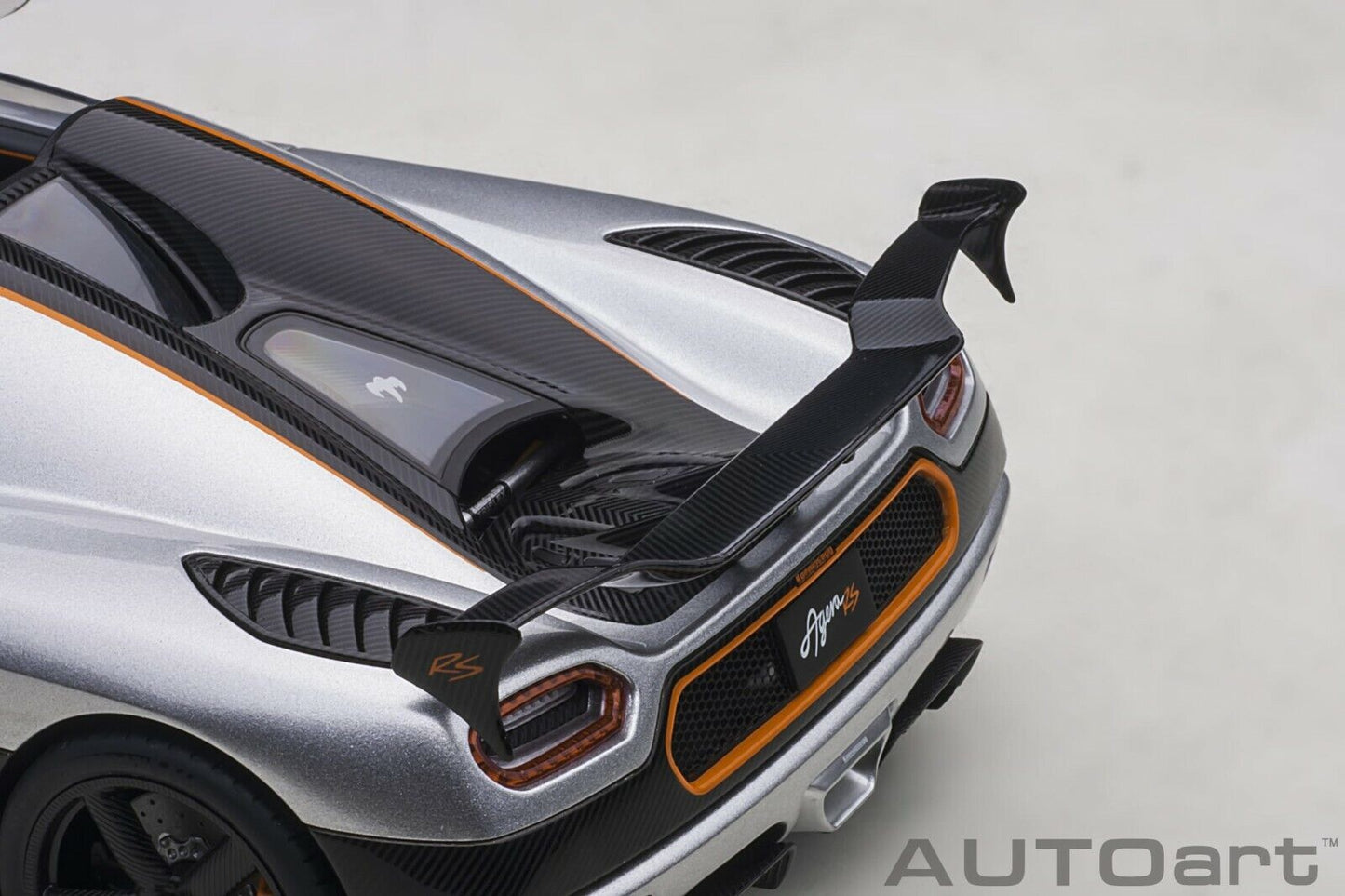 AUTOART 1:18 KOENIGSEGG AGERA RS (WHITEMOON SILVER/CARBON)