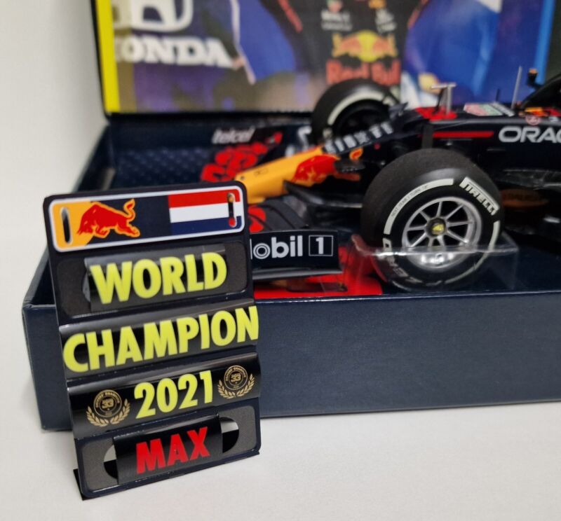 1/18 MINICHAMPS F1 Red Bull Honda RB16B Verstappen Abu Dhabi 2021