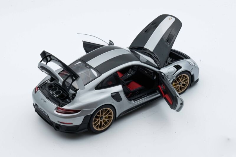 1/18 AUTOART Porsche 911 (991.2) GT2 RS Weissach Package Silver