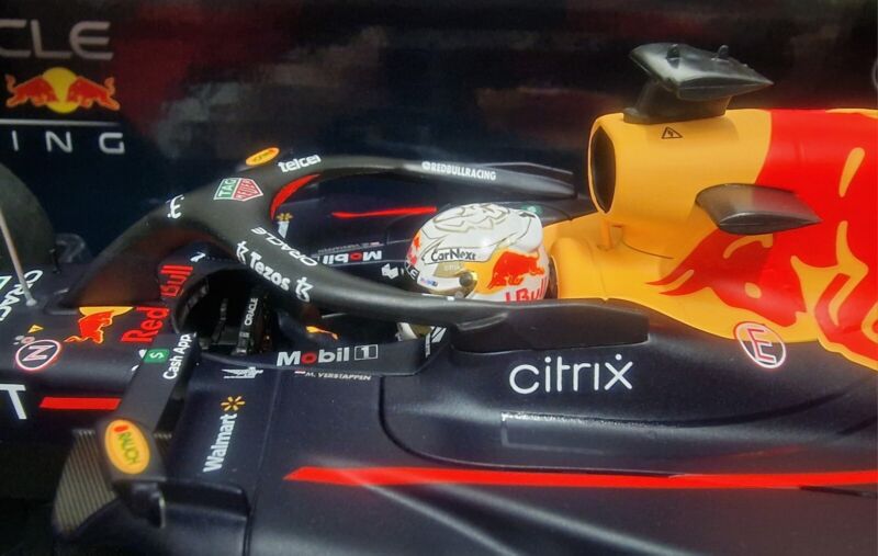 1/18 MINICHAMPS Formula 1 Red Bull RB18 Max Verstappen Gp 2022