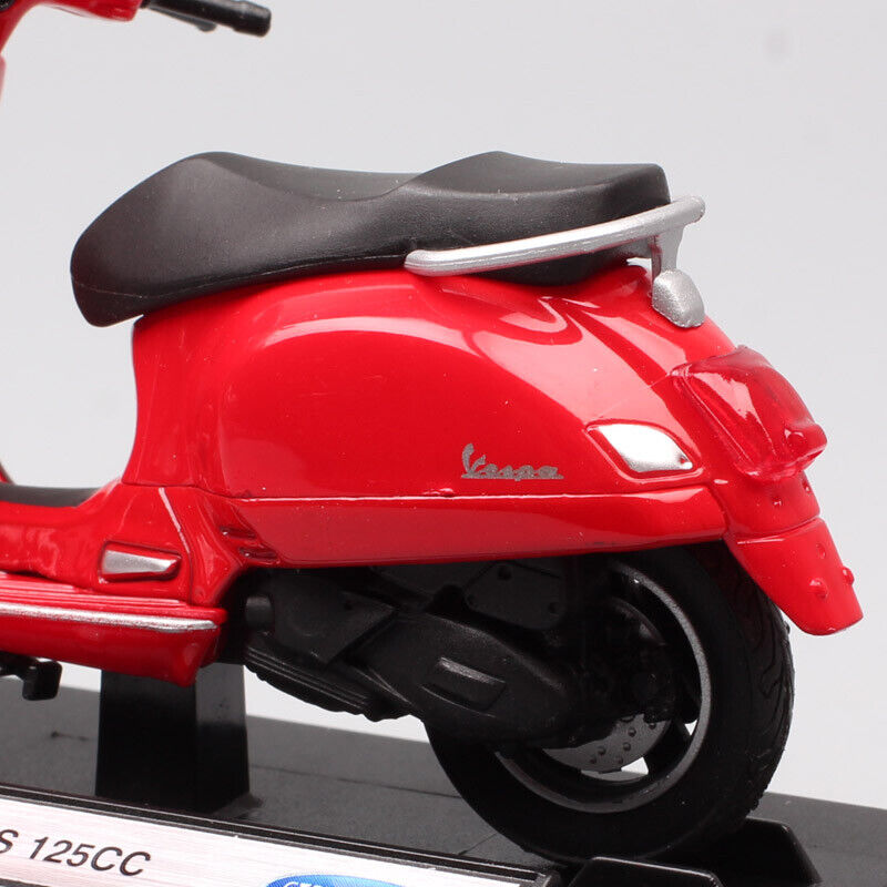 1:18 Welly 2017 Vespa GTS 125cc motorcycle diecast Scooter bike model