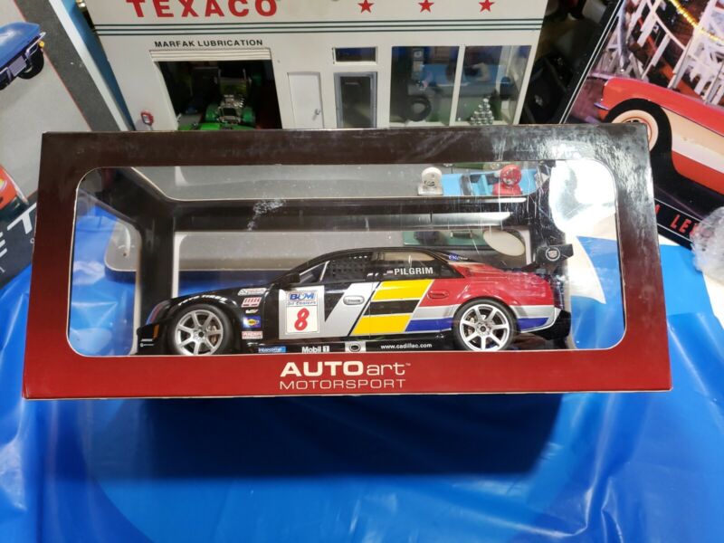 1/18 AutoArt Cadillac CTS-V SCCA World Challenge 2004 #8 Pilgrim