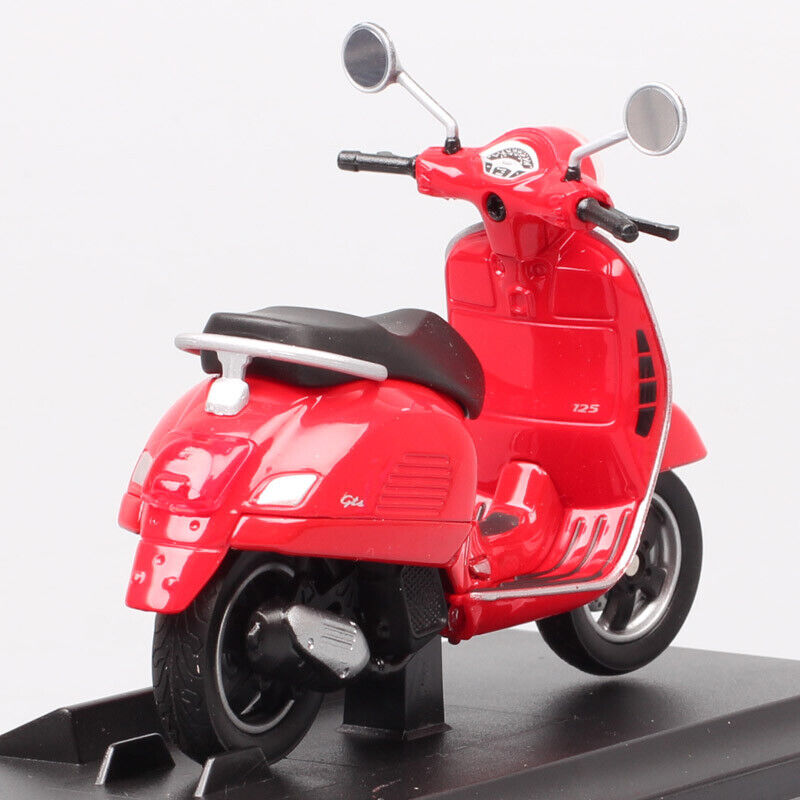 1:18 Welly 2017 Vespa GTS 125cc motorcycle diecast Scooter bike model