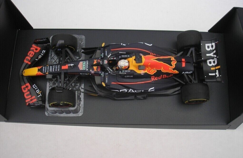 1/18 MINICHAMPS Formula 1 Red Bull RB18 Max Verstappen Gp 2022