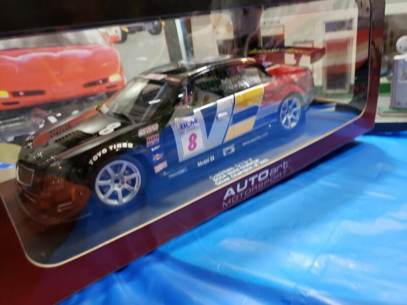 1/18 AutoArt Cadillac CTS-V SCCA World Challenge 2004 #8 Pilgrim