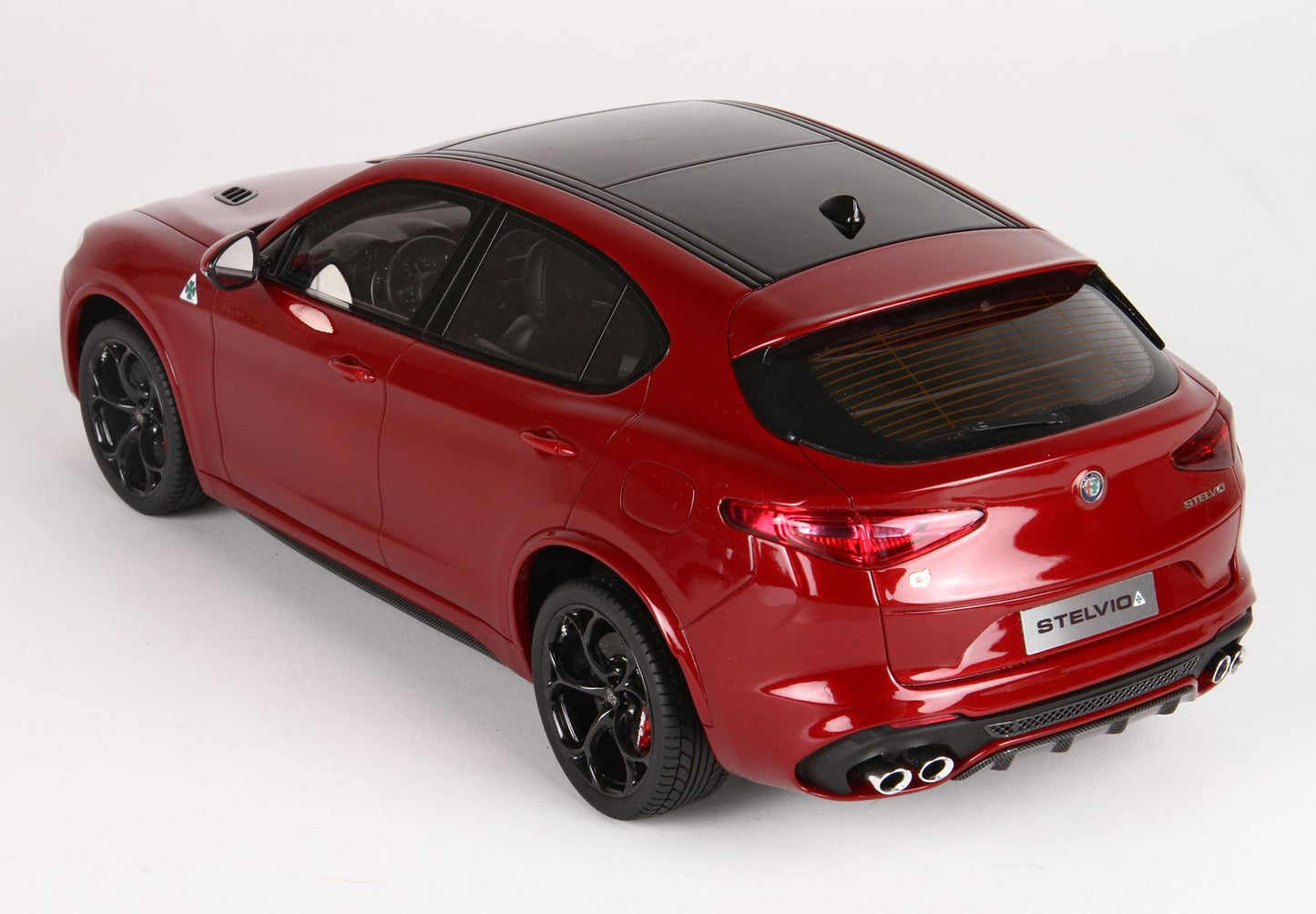 BBR 1/18 Alfa Romeo Stelvio Quadrifoglio- Rosso Competizione with Showcase - Resin Model