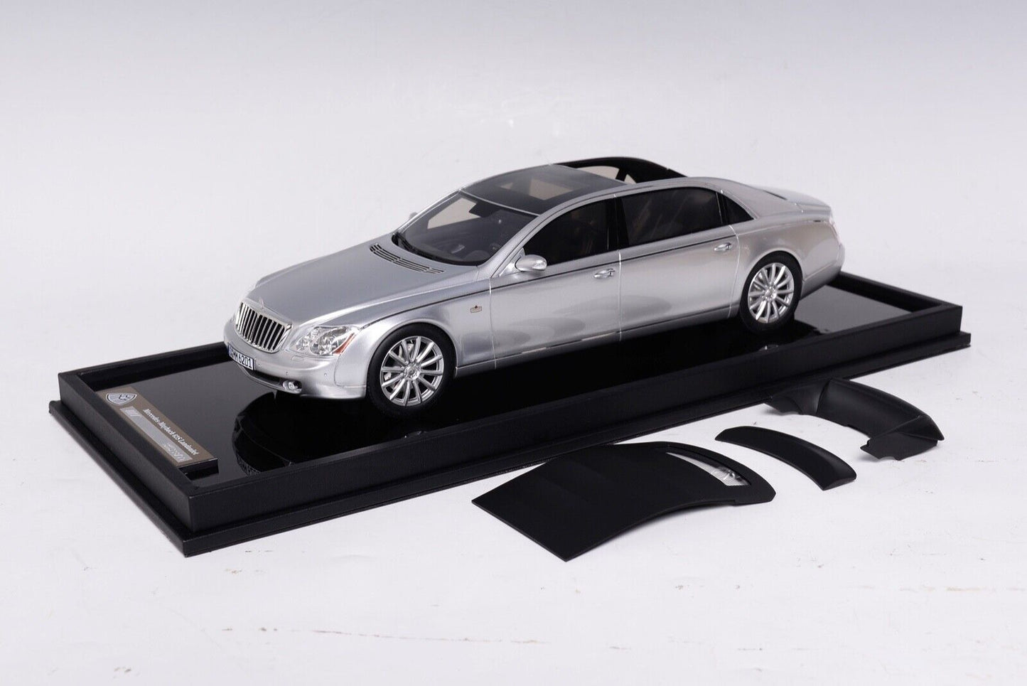 Motorhelix 1/18 Mercedes Maybach 62S Landaulet (Sterling Silver) Resin Car Model Limited 99 Pieces