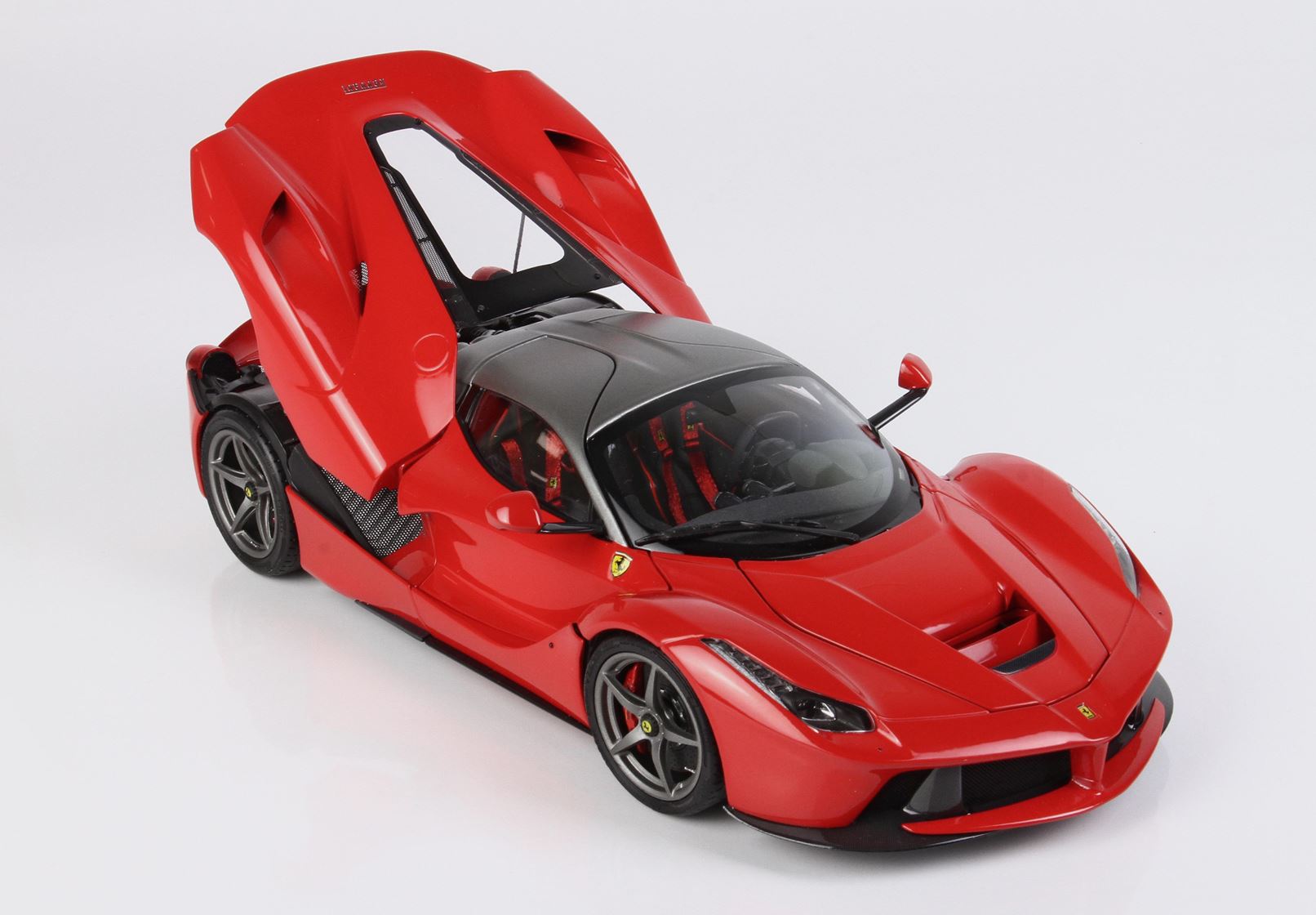 BBR 1/18 Ferrari LaFerrari DIE CAST Red Corsa 322 - grey roof- 70pcs l