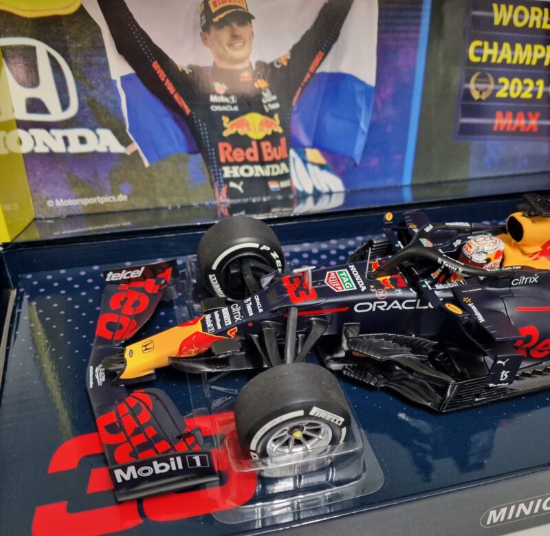 1/18 MINICHAMPS F1 Red Bull Honda RB16B Verstappen Abu Dhabi 2021