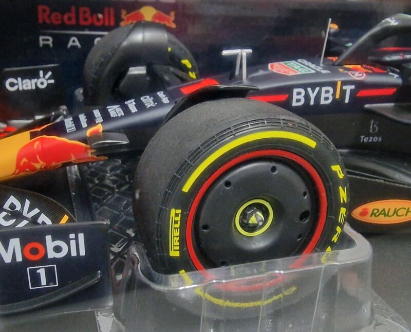 1/18 MINICHAMPS Formula 1 Red Bull RB18 Max Verstappen Gp 2022