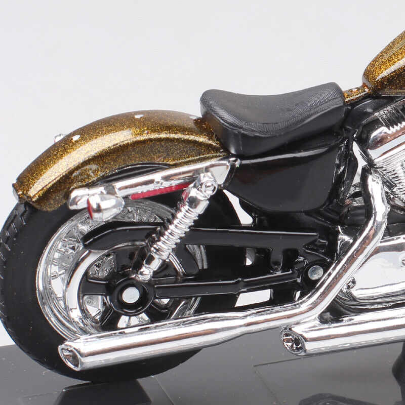 1/18 Maisto 2013 Harley XL 1200V 72 SEVENTY-TWO Model Motorcycle Chorme Gold