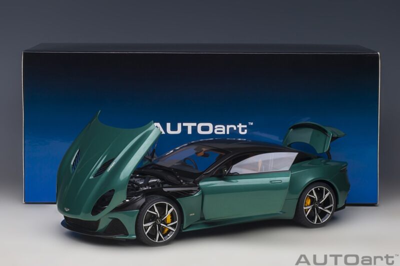 1/18 Autoart Aston Martin DBS Superleggera Aston Martin Racing Green