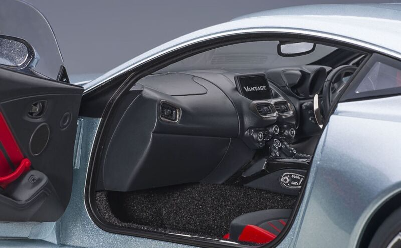 1/18 AUTOart Aston Martin Vantage 2019 Metallic Silver