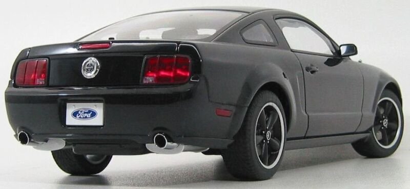 1:18 AUTOart 2008 MUSTANG GT BULLIT BLACK