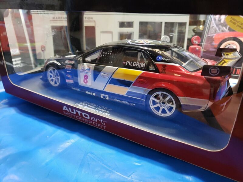 1/18 AutoArt Cadillac CTS-V SCCA World Challenge 2004 #8 Pilgrim