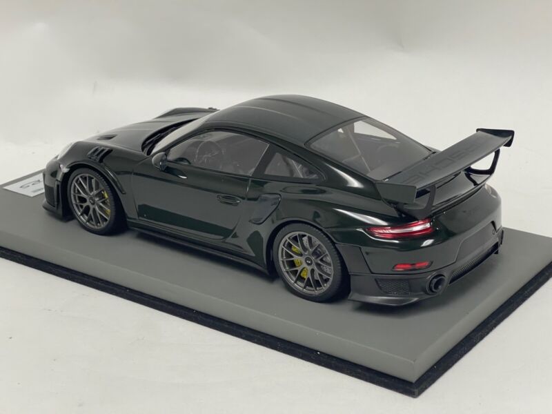 1/18 Minichamps Porsche 911 "991.2" GT2 RS Green / Titanium Wheels leather AB027 $464.95 ModelCarsHub