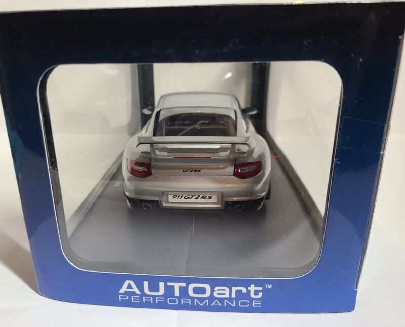 AUTOart PORSCHE 911 997 GT2 RS SILVER NIB 1:18 SCALE LE 77961