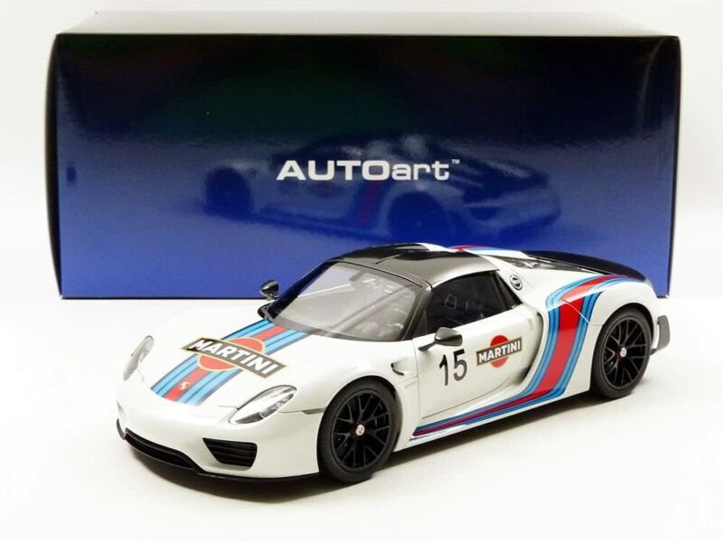 AUTOart 1/18 Porsche 918 Spyder Weissach package white/Martini stripe model car