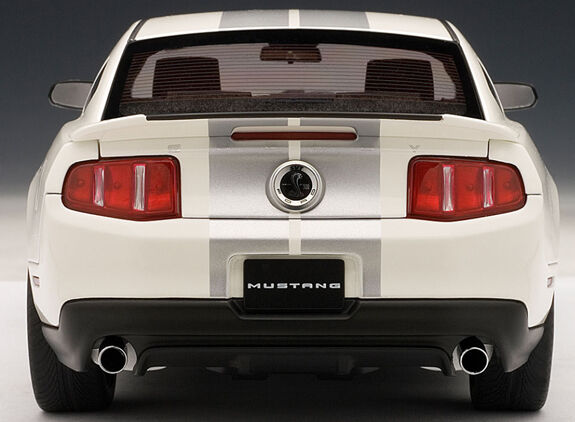 2010 FORD MUSTANG SHELBY GT500 COBRA WHITE SILVER STRIPES 1:18 by AUTOart 72917