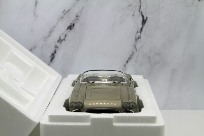 AUTOart 1962 Chevy Corvette Fawn Beige Millennium Collection 1:18