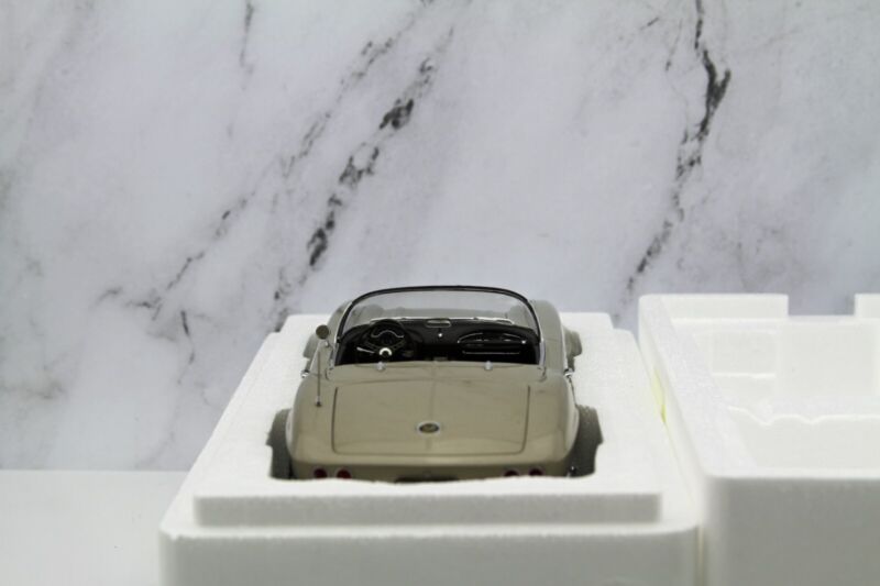 AUTOart 1962 Chevy Corvette Fawn Beige Millennium Collection 1:18