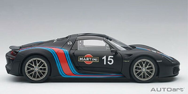 AUTOart 77929 Porsche 918 Spyder Weissach Package (Black/Martini Livery) 1:18