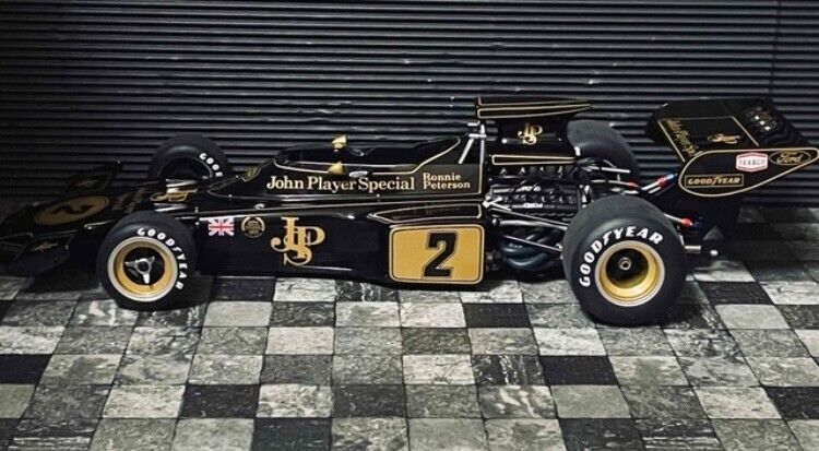 1:18 AUTOart Lotus Ford John Player Special 72E #2